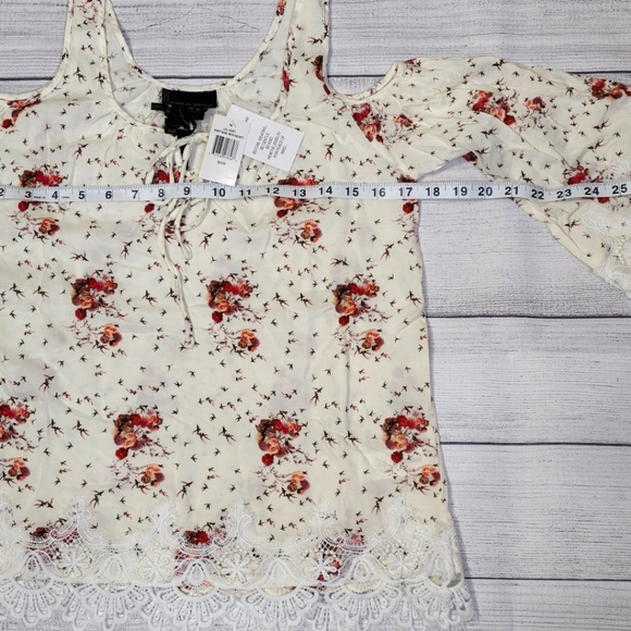 i Jeans by Buffalo Size Sm Cold Shoulder Sheer Lace Hem Floral Top Blouse - Picture 7 of 12